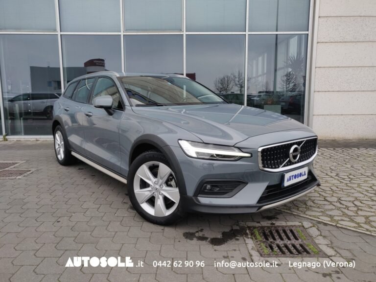 Volvo V60 Cross Country B4 AWD Momentum Pro Line Automatica